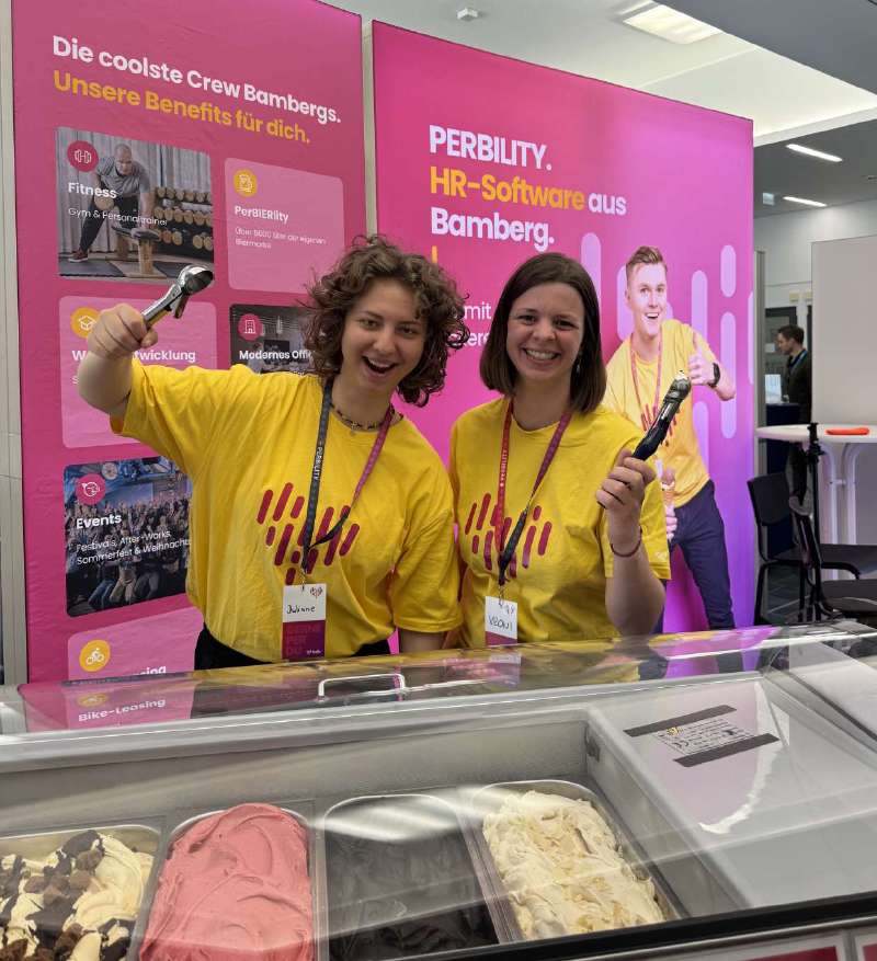 Juliane and Vroni at the ice cream counter