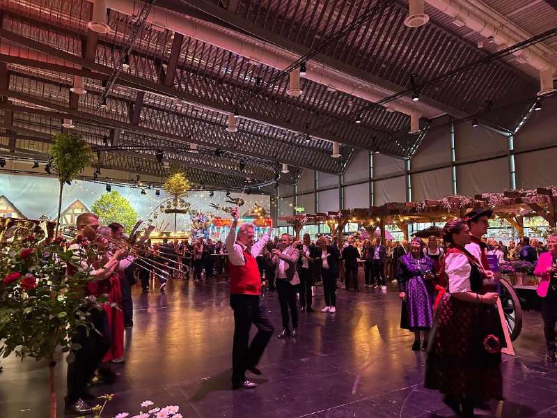 Traditional costume association at the German Sparkassen Day
