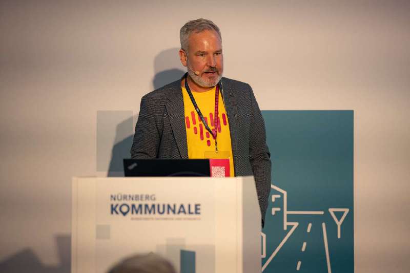 Markus at the lectern